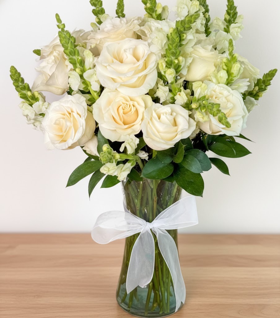florero con rosas blancas - floreria suspiros