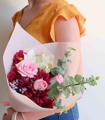 rosas y lili  - Arreglo de flores a domicilio 2