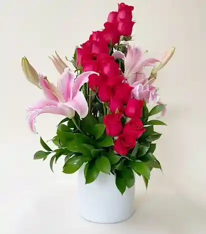 Escalera de 24 Rosas - Arreglo de flores a domicilio